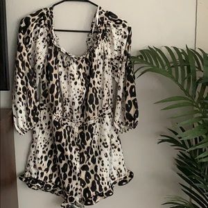BEBE romper Leopard print